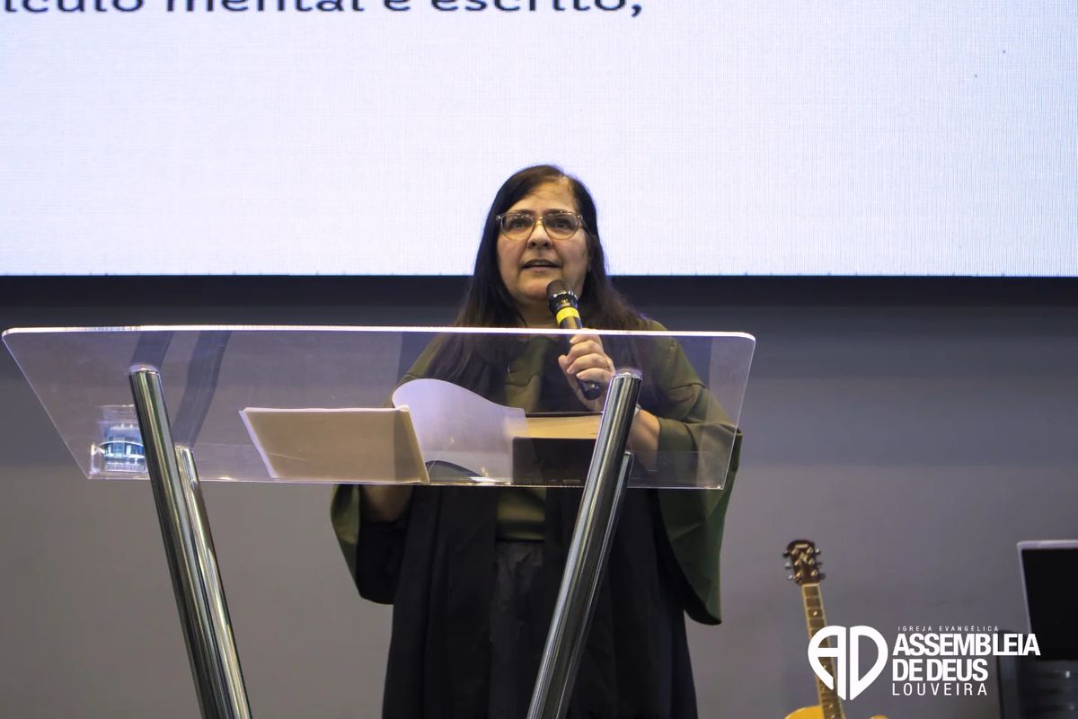 Profª Me. Andréa Ferro_foto